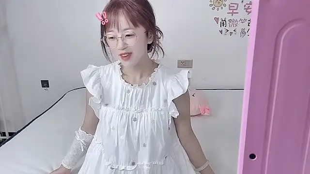 nini a online show from 10-09-25, 07:39