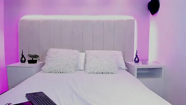 Snapshot of miah_skinny chatting on 10-01-25, 08:04 miah skinny online show from 10-01-25, 08:04