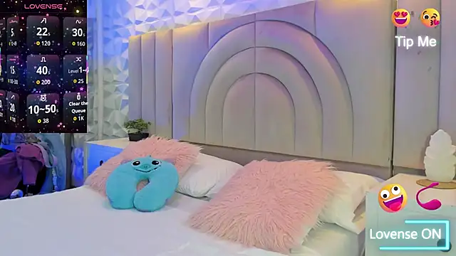 Snapshot of miah_skinny chatting on 10-12-25, 03:38 miah skinny online show from 10-12-25, 03:38