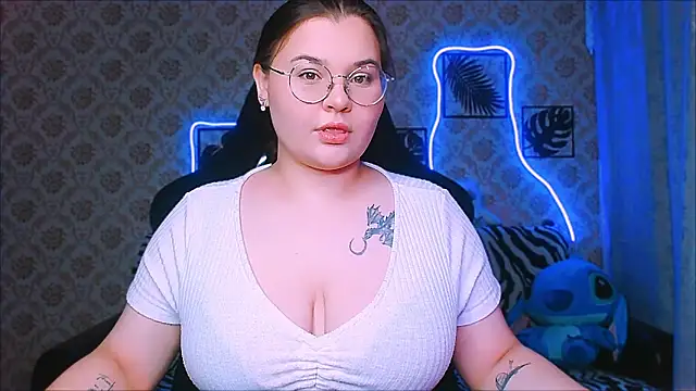 Snapshot of InLoveWithLife26 chatting on 11-19-25, 04:18 InLoveWithLife26 online show from 11-19-25, 04:18