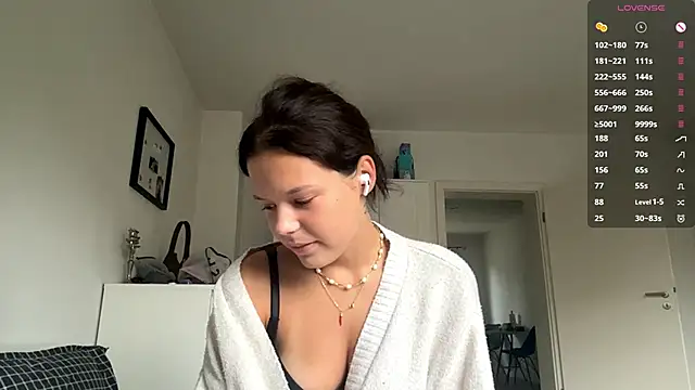 Snapshot of MaydaCornwall chatting on 10-11-25, 07:07 MaydaCornwall online show from 10-11-25, 07:07