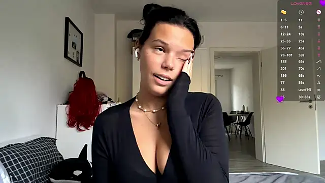Snapshot of MaydaCornwall chatting on 10-22-25, 07:08 MaydaCornwall online show from 10-22-25, 07:08