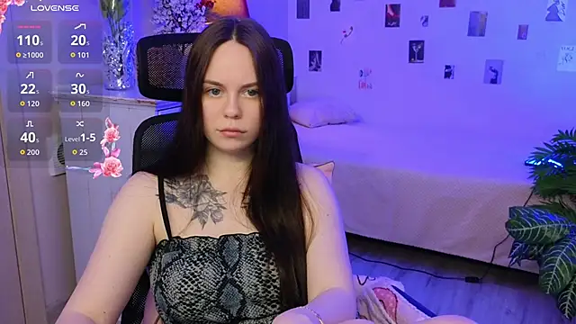 Snapshot of Alice_Moondark chatting on 02-09-26, 08:24 Alice Moondark online show from 02-09-26, 08:24