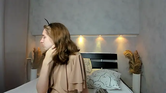 Camilla Kelly online show from 09-15-25, 12:21