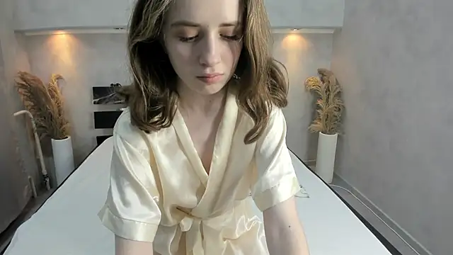 Camilla Kelly online show from 10-30-25, 01:29