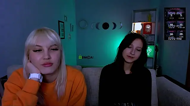 Snapshot of lau_ra_queen chatting on 11-21-25, 02:43 lau ra queen online show from 11-21-25, 02:43