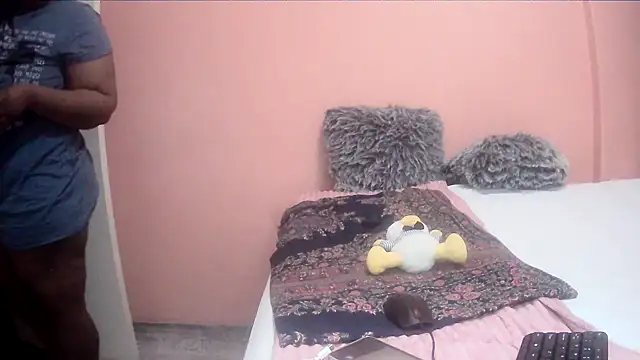 Snapshot of HUGEASSXXXXX chatting on 09-10-25, 02:00 HUGEASSXXXXX online show from 09-10-25, 02:00