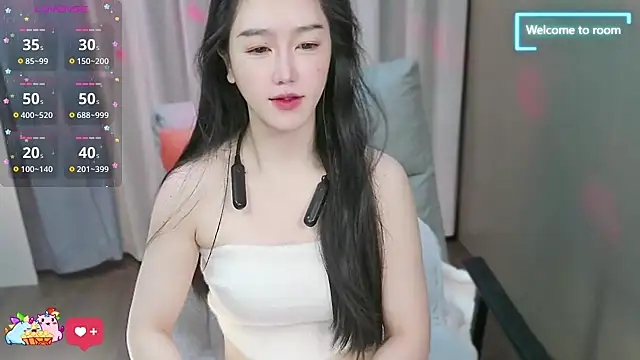 Snapshot of LINLIN-2025 chatting on 12-01-25, 02:11 LINLIN-2025 online show from 12-01-25, 02:11