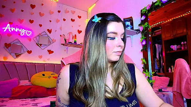 Snapshot of Anny_Hurtado chatting on 09-24-25, 06:28 Anny Hurtado online show from 09-24-25, 06:28