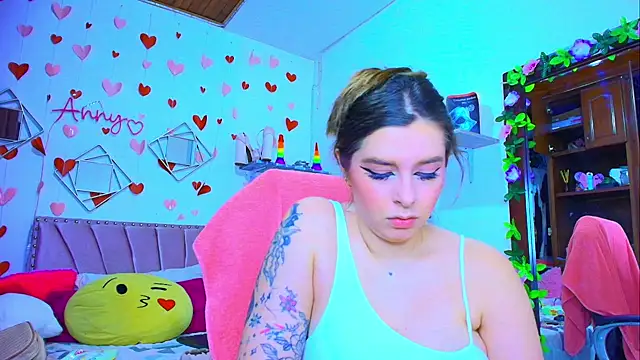 Snapshot of Anny_Hurtado chatting on 10-02-25, 08:21 Anny Hurtado online show from 10-02-25, 08:21