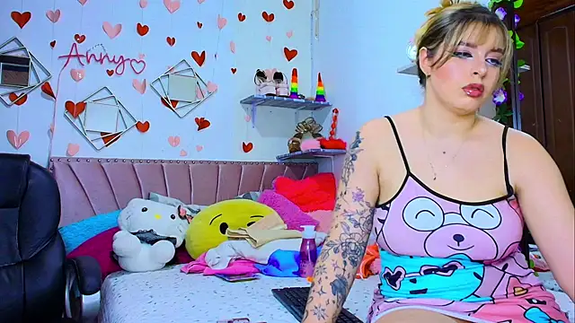 Snapshot of Anny_Hurtado chatting on 11-22-25, 06:01 Anny Hurtado online show from 11-22-25, 06:01