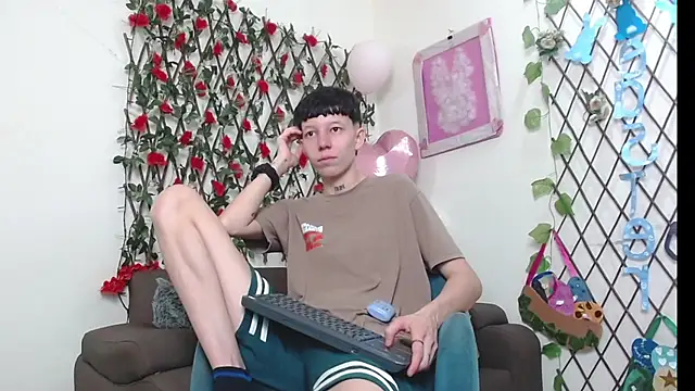 LiamBrown09 online show from 04-10-26, 07:29