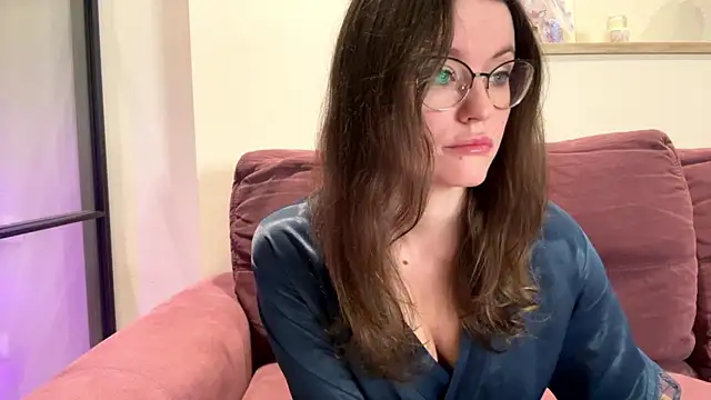 mia shine bright wow online show from 09-17-25, 03:41