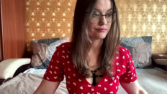 mia shine bright wow online show from 11-24-25, 03:28