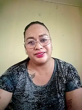 Snapshot of EmmaKantutera chatting on 12-19-25, 11:01 EmmaKantutera online show from 12-19-25, 11:01