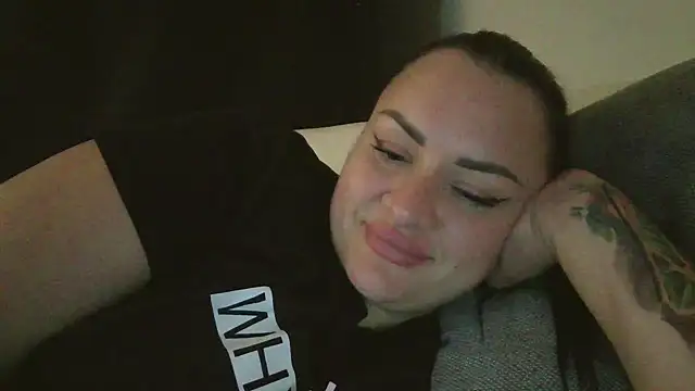 Snapshot of AliTemptress chatting on 10-05-25, 03:49 AliTemptress online show from 10-05-25, 03:49