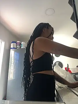 Samara Hadi  online show from 10-28-25, 05:48