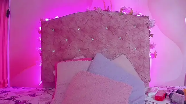 Mila grace  online show from 11-28-25, 06:32