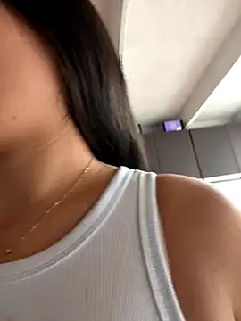 Alyha Cortes online show from 10-15-25, 01:11