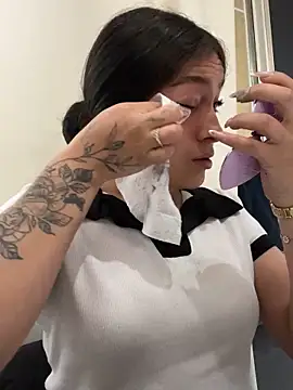 Alyha Cortes online show from 10-22-25, 01:11