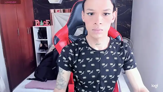 Snapshot of sara_slut21 chatting on 12-02-24, 04:20 sara slut21 online show from 12-02-24, 04:20