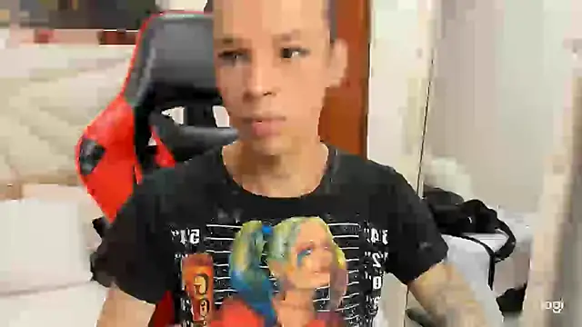 Snapshot of sara_slut21 chatting on 12-07-24, 03:19 sara slut21 online show from 12-07-24, 03:19