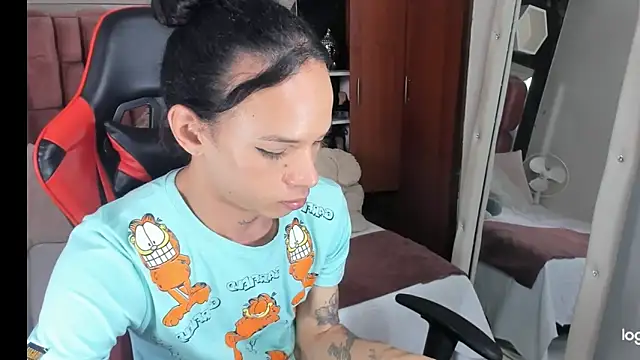 Snapshot of sara_slut21 chatting on 02-09-25, 08:34 sara slut21 online show from 02-09-25, 08:34