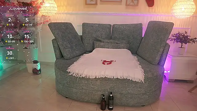 LoonaNyx online show from 12-18-25, 11:38