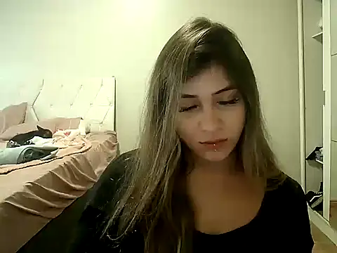 Snapshot of Becca_B chatting on 04-18-26, 08:31 Becca B online show from 04-18-26, 08:31
