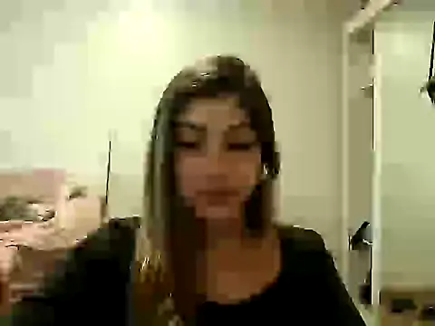 Snapshot of Becca_B chatting on 04-20-26, 08:10 Becca B online show from 04-20-26, 08:10