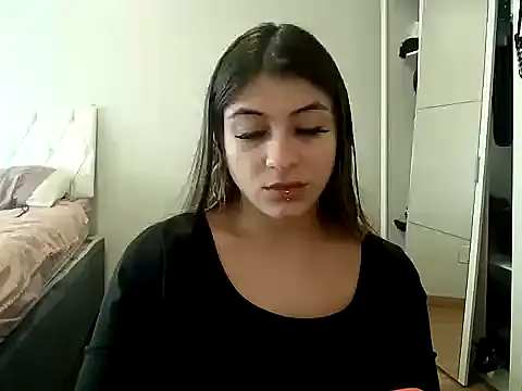 Snapshot of Becca_B chatting on 05-03-26, 06:58 Becca B online show from 05-03-26, 06:58