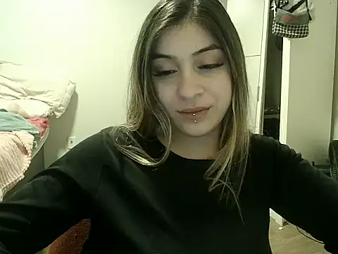 Snapshot of Becca_B chatting on 05-16-26, 07:27 Becca B online show from 05-16-26, 07:27