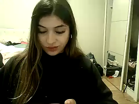 Snapshot of Becca_B chatting on 05-20-26, 09:21 Becca B online show from 05-20-26, 09:21