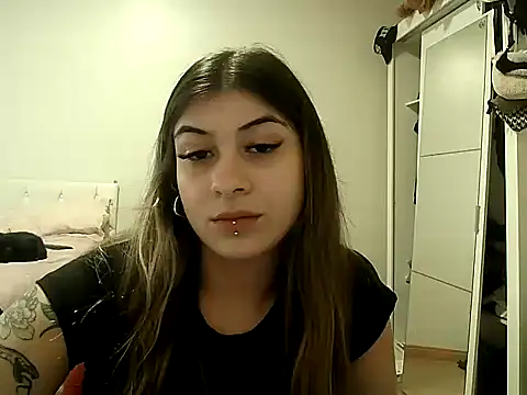 Snapshot of Becca_B chatting on 06-03-26, 08:03 Becca B online show from 06-03-26, 08:03
