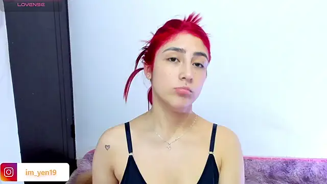 Snapshot of adahraa_younng chatting on 10-24-25, 10:39 adahraa younng online show from 10-24-25, 10:39