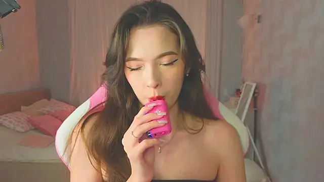 Snapshot of yuna_sunshy chatting on 10-25-25, 11:43 yuna sunshy online show from 10-25-25, 11:43