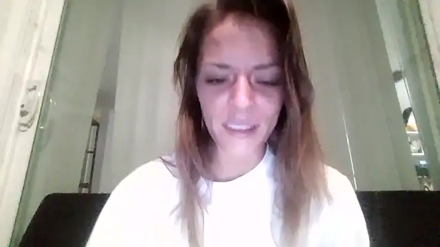 Snapshot of LaylaRainVIP chatting on 09-14-25, 02:33 LaylaRainVIP online show from 09-14-25, 02:33