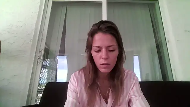 Snapshot of LaylaRainVIP chatting on 09-14-25, 04:28 LaylaRainVIP online show from 09-14-25, 04:28