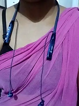 Snapshot of Varsha21 chatting on 10-31-25, 09:21 Varsha21 online show from 10-31-25, 09:21