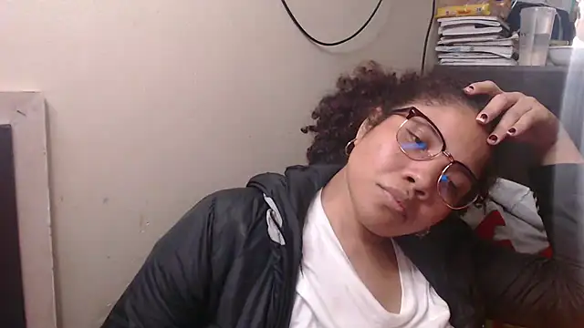 Snapshot of madelene chatting on 02-18-25, 01:32 madelene online show from 02-18-25, 01:32