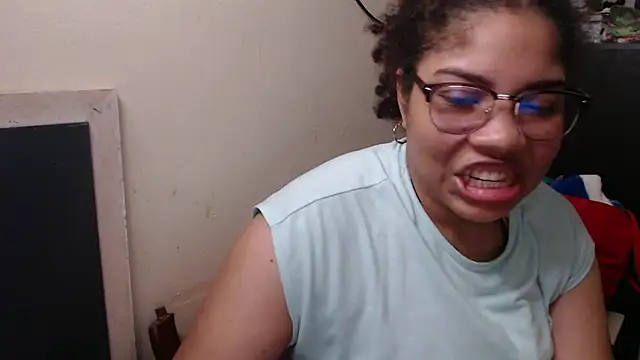 Snapshot of madelene chatting on 02-21-25, 01:44 madelene online show from 02-21-25, 01:44