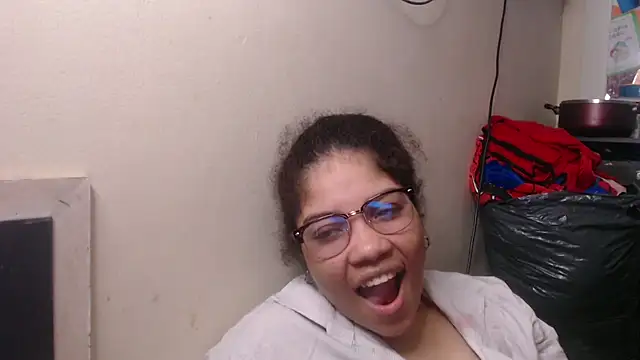 Snapshot of madelene chatting on 03-01-25, 01:22 madelene online show from 03-01-25, 01:22