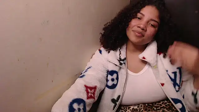 Snapshot of madelene chatting on 09-15-25, 12:54 madelene online show from 09-15-25, 12:54