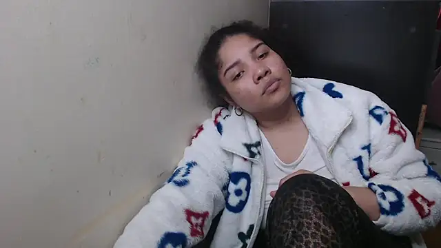 Snapshot of madelene chatting on 09-21-25, 03:19 madelene online show from 09-21-25, 03:19