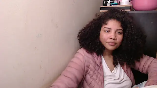 Snapshot of madelene chatting on 09-24-25, 02:48 madelene online show from 09-24-25, 02:48