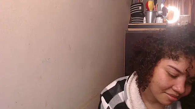 Snapshot of madelene chatting on 10-06-25, 01:36 madelene online show from 10-06-25, 01:36