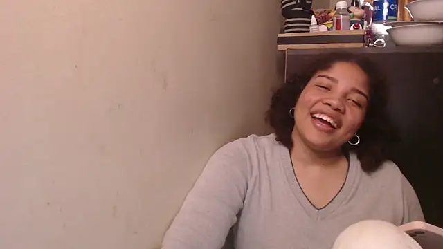 Snapshot of madelene chatting on 10-11-25, 02:33 madelene online show from 10-11-25, 02:33