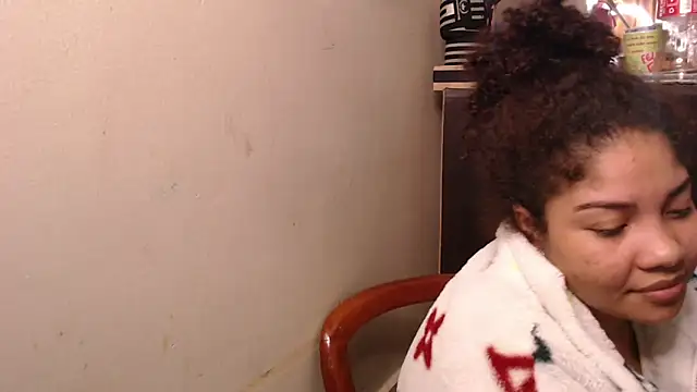 Snapshot of madelene chatting on 10-18-25, 01:08 madelene online show from 10-18-25, 01:08