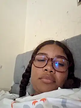 Snapshot of madelene chatting on 02-04-26, 10:15 madelene online show from 02-04-26, 10:15