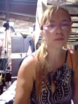 Snapshot of SexyHottMom chatting on 12-23-25, 02:20 SexyHottMom online show from 12-23-25, 02:20